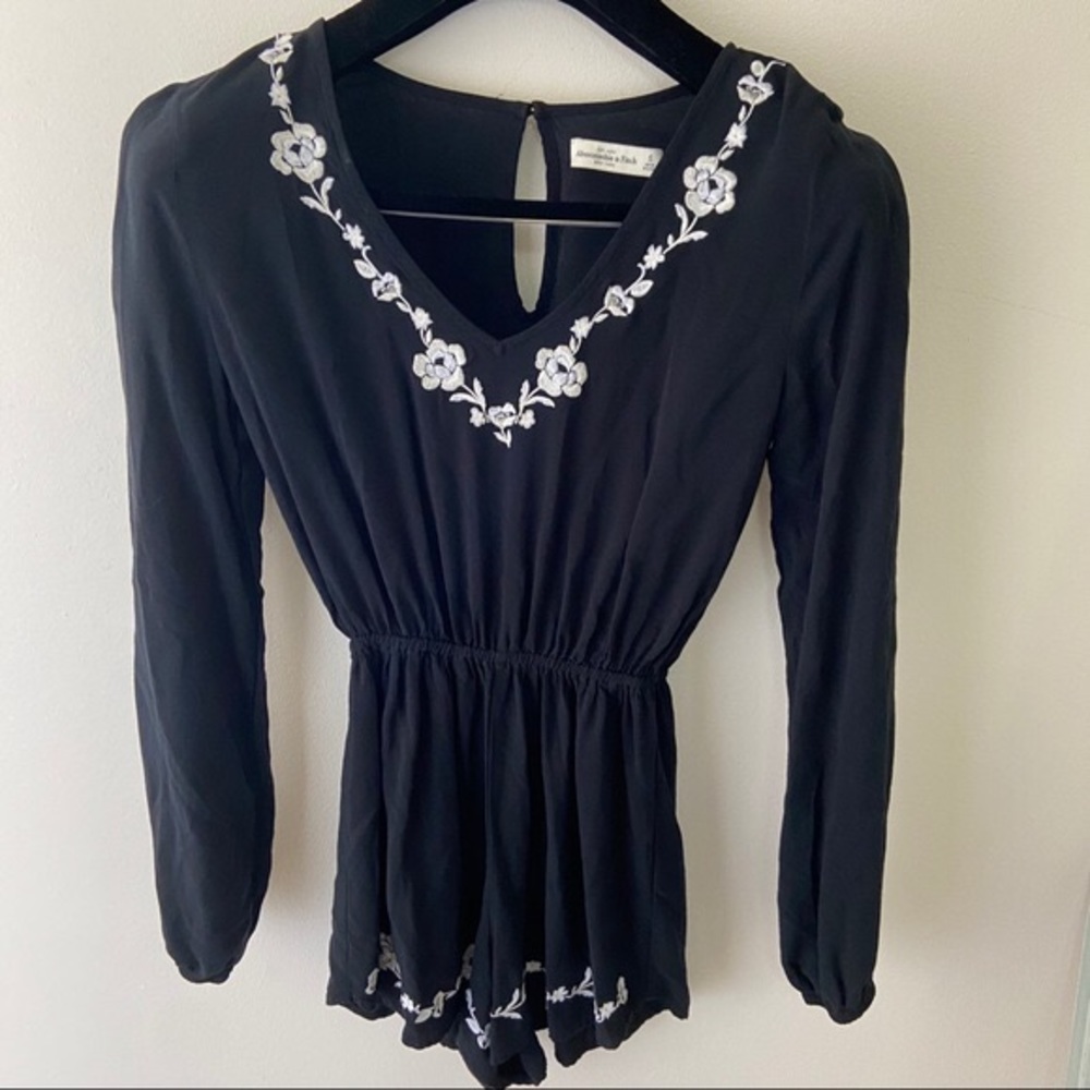 💸⬇️PRICE DROP💸Abercrombie Long Sleeves Romper